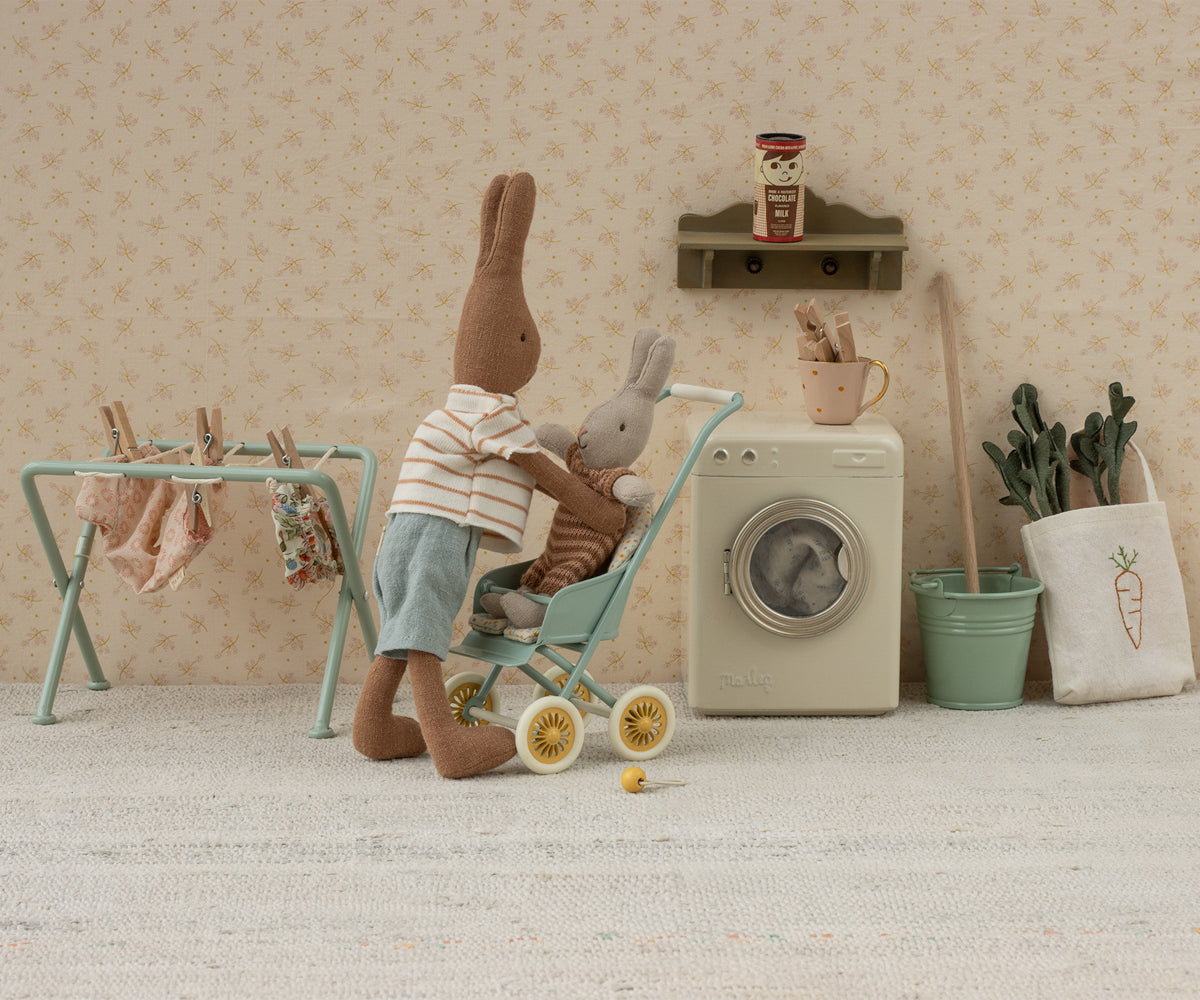 Dollhouse Furniture & Accessories