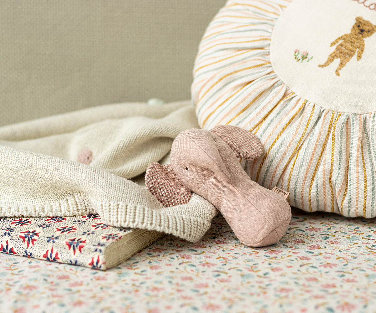 Lullaby friends, Elephant Rattle - Rose Lullaby friends, Elephant Rattle - Rose