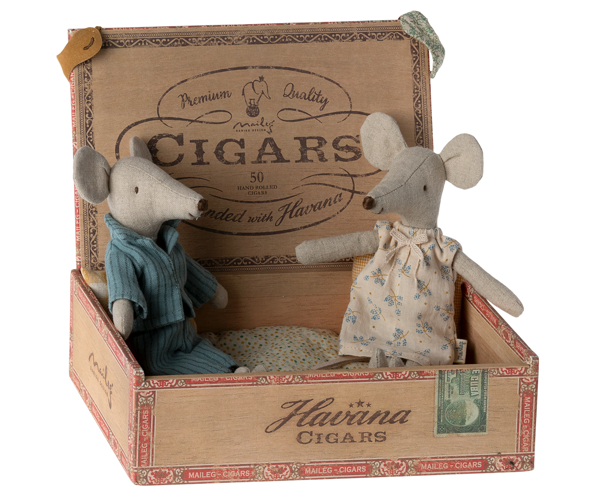 Mum Dad Mice in Cigar Box Maileg USA