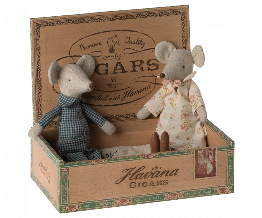 Grandma & Grandpa Mice in USA - Maileg Cigarbox