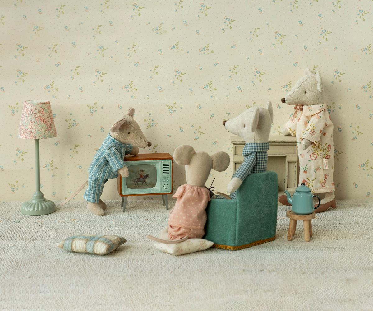 Grandma and grandpa mice in cigarbox - Maileg USA
