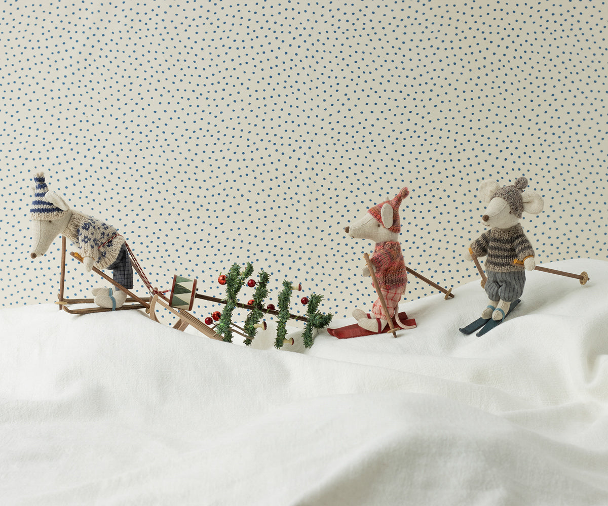 Winter Mouse with Ski Set, Big Brother, Grey – Maileg
